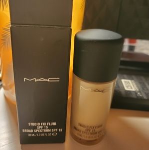 MAC Studio Fix Fluid SPF 15 NC10